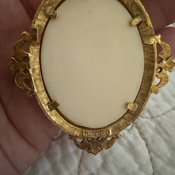 Vintage Cameo Pendant Necklace Bundle - Picture 8 of 11